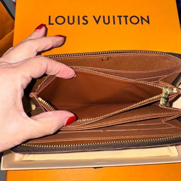 Louis Vuitton's Zippy Organizer Wallet - Picture 12 of 12
